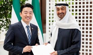 رئيس الدولة يتسلم رسالة خطية من الرئيس الكوري خلال استقباله المبعوث الخاص