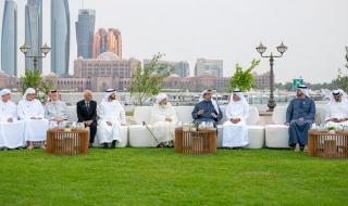 منصور بن زايد يشارك ممثلي الشؤون الإسلامية والأوقاف والزكاة والقطاع المصرفي والقيادات الإعلامية مأدبة الإفطار الرمضانية