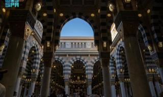 قباب المسجد النبوي والمظلات العملاقة جمال معماري يحقق الراحة للمصلين والزوار