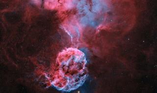 تصوير "قنديل البحر" في سماء أبوظبي