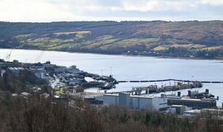 بريطانيا تعتقل شخصين حاولا دخول قاعدة غواصات نووية