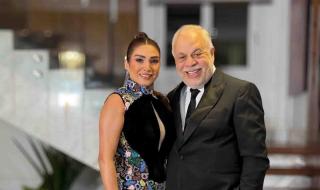 بالصور- عيد الفطر بروحانية خاصة… أشرف زكي وروجينا وابنتاهما في رحاب العمرة