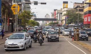 سريلانكا تغرق في الظلام بسبب حرب إيران