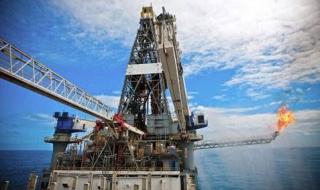 النفط يرتفع بقوة والخام الأمريكي يقفز بأكثر من 11% محققاً مكاسب أسبوعية حادة