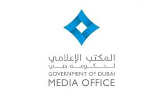 الجهات المختصة في دبي تتعامل مع حادث بسيط نتيجة سقوط شظايا على واجهة مبنى شركة "أوراكل"