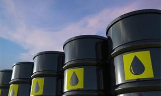 تباين في أداء النفط وبرنت يتحول إلى الانخفاض