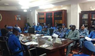 هيئة قيادة الجوازات والهجرة تبحث خطط التطوير الفني وتدريب الكوادر البشرية