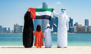 مواطنون: علَمنا يحمل تاريخاً من العزيمة والصمود