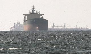 خبراء ومحللون لـ«الاتحاد»: تداعيات خطيرة للاعتداءات الإيرانية على سلاسل الإمداد الدولية