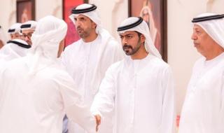 خليفة بن طحنون بن محمد يُقدِّم واجب العزاء في وفاة عبدالله مانع المهيري