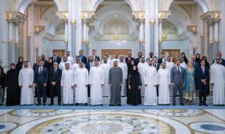ذياب بن محمد بن زايد يلتقي عدداً من موظفي قطارات الاتحاد ويطَّلع على مستجدات مشاريع الشركة وخططها المستقبلية