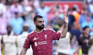 محمد صلاح يظهر مع زوجته وابنتَيه في وداع ليفربول الأخير.. هل ينتظر مولودًا جديدًا؟