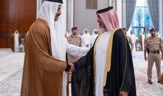 ولي عهد عجمان يقدم واجب العزاء إلى أمير قطر في وفاة الشيخ حمد بن خليفة آل ثاني