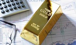 الذهب يتراجع بفعل قوة الدولار وارتفاع أسعار النفط.. والأنظار تتجه إلى بيانات التضخم الأمريكية