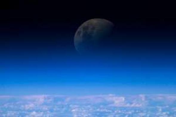 القمر يبدد وضوح ظاهرة الزخات النيزكية
