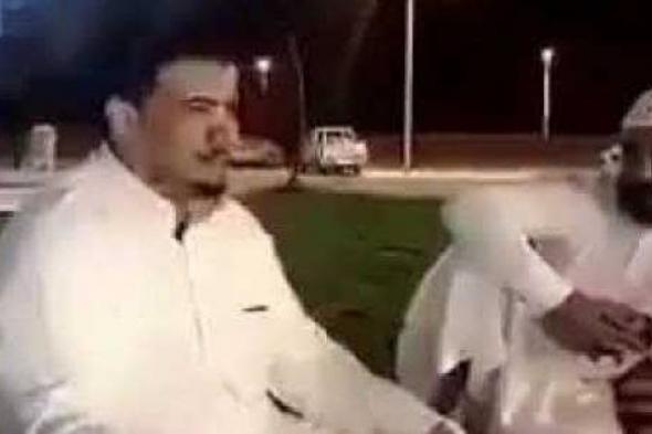 بالفيديو.. كفيل سعودي يتفاخر بضرب وتعذيب عامل مصري بعد قيامه بهذا الفعل!!!!