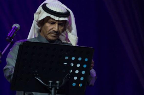 بالفيديو.. خالد عبدالرحمن يعتذر عن استكمال فقرته الغنائية بالرياض.. والسبب