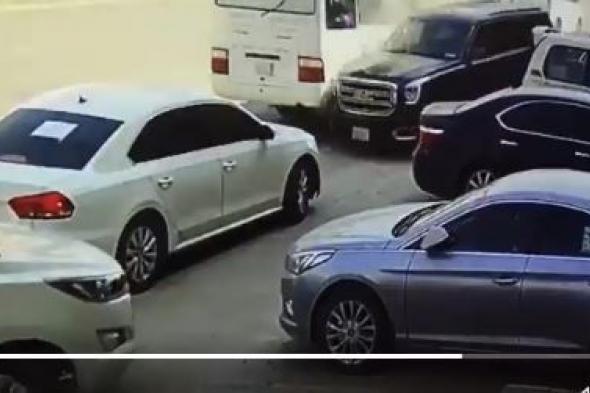 بالفيديو.. الإطاحة بمتهور عكس السير وصدم عدة مركبات بسيارة مسروقة في الرياض