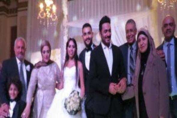 فيديو.. أسرة تامر حسنى لأول مرة فى حفل زفاف
