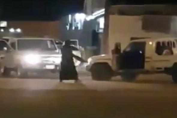 السعودية | شاهد .. تبادل إطلاق نار بين “مكافحة المخدرات” و”مروج” في نجران
