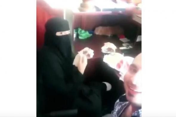 السعودية تقبض على مصري "أفطر مع زميلته المواطنة في العمل".. ومغردون: انفلات
