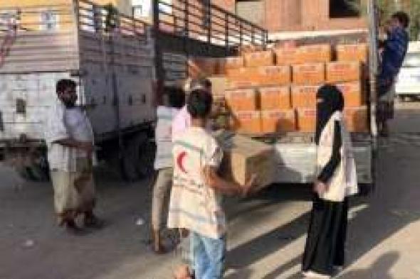 “الهلال الأحمر” يسير قافلة مساعدات لإغاثة أهالي الأزارق بالضالع
