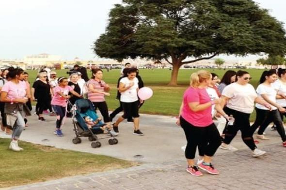 مسيرة وردية في أسباير للتوعية بسرطان الثدي