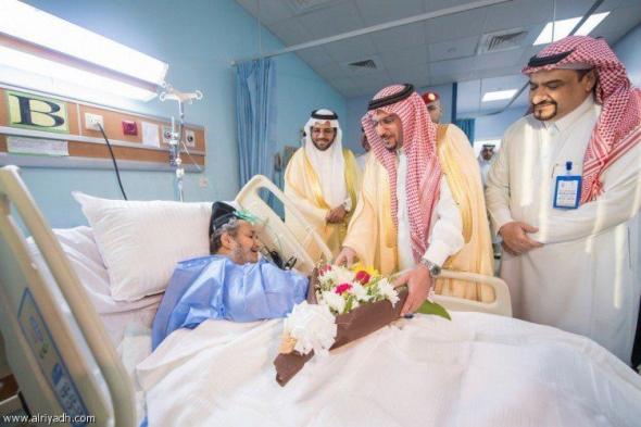 أمير القصيم يزور مريض السمنة المواطن يحيى ويطمئن على حالته الصحية