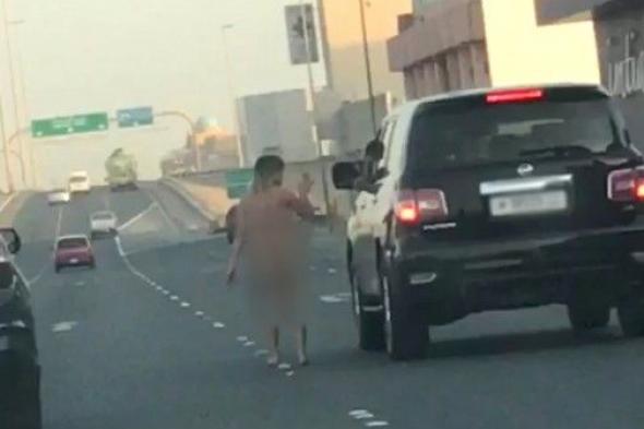 القبض على سيدة تتجول عارية في شارع بالبحرين