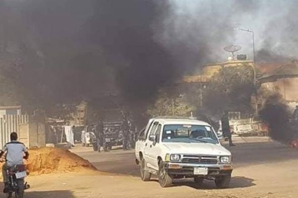 بالصور.. تظاهرات ضخمة في السودان احتجاجا على الأوضاع المعيشية وضرب إمام جامع لتمجيده النظام