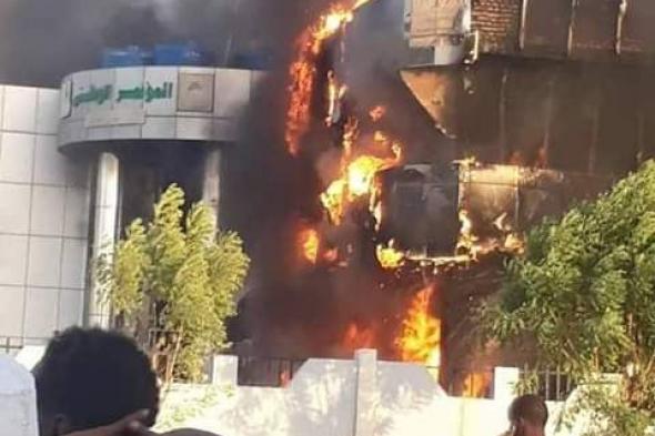 إندلاع تظاهرات بمدينة “عطبرة” وحرق دار الحزب الحاكم إحتجاجاً على أزمة وزيادة أسعار الخبز