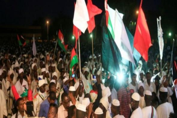 هذه الصورة الكاملة لما يحدث من مظاهرات في السودان بعد وقوف فرق من الجيش مع الاحتجاجات