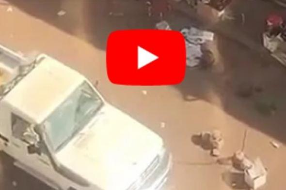 لحظة اعتقال أطباء من أمام مستشفي الخرطوم (فيديو)