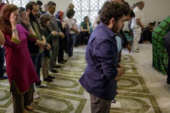 مسجد فاطمة ليبرالي مختلط في باريس : ولا كلمة