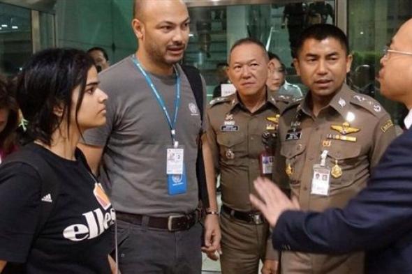 والد الفتاة السعودية رهف محمد القنون يصل إلى تايلند للقاء إبنته