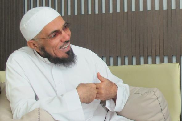 نجل سلمان العودة يعلق على وفاة الشيخ أحمد العماري.. وهذا ما يحصل في سجون السعودية