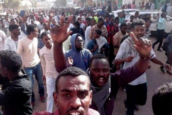 تجمع المهنيين السودانيين يكسر طوق البشير