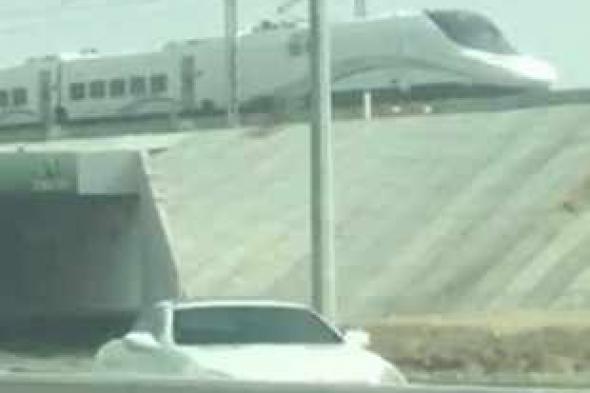 مصادر: الدفاع المدني يطوِّق قطار الحرمين على طريق جدة