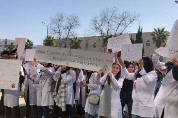 معايير النجاح تخرج طلبة طب “الشيخ زايد” الخاصة للاحتجاج – صور