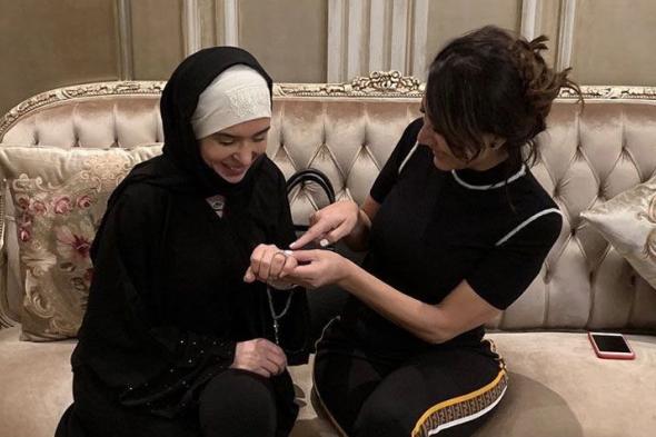 هل تزوجت الراقصة دينا في السعودية بعد أدائها مناسك العمرة؟