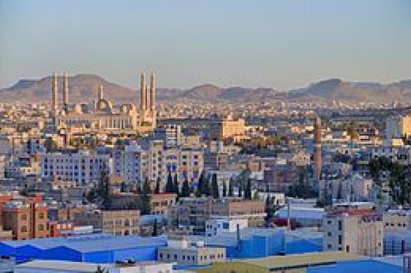 شاهد .. المفاجأة المكلفة التي صدم بها الحوثيون سكان العاصمة وتم افتتاحها في احد شوارع صنعاء كاضخم انجاز (صورة)