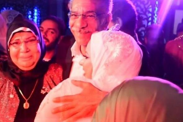 شاهد: الفنان سيد رجب يفاجئ عروس يتيمة في حفل زفافها