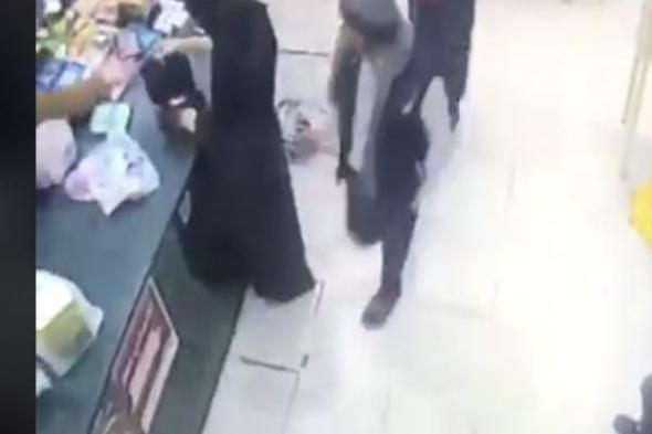 واقعة تحرش جديدة بحق امرأة سعودية داخل أحد البقالات بتبوك (شاهد)