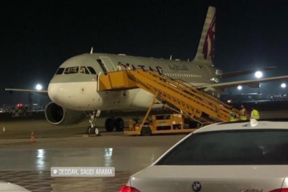 وصول طائرة قطرية إلى مطار جدة.. فمن على متنها!!