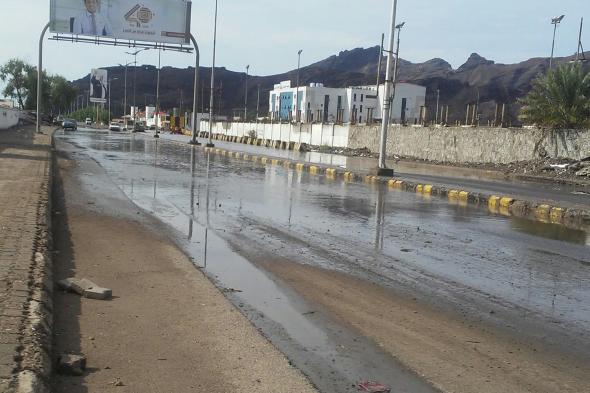 شاهد صور حصرية لشوارع عدن الآن وهي تغرق بمياة الامطار..تفاصيل