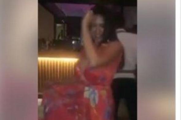 فيديو| رانيا يوسف ترقص احتفالا بتخرج ابنتها.. وتغلق التعليقات على "إنستجرام"