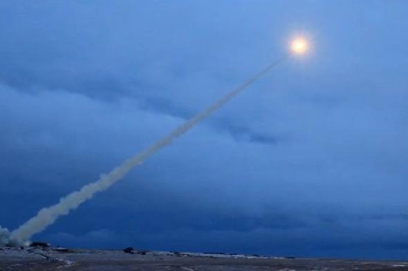 "أنصار الله" تعلن استهداف مطار أبها جنوب السعودية بصاروخ كروز
