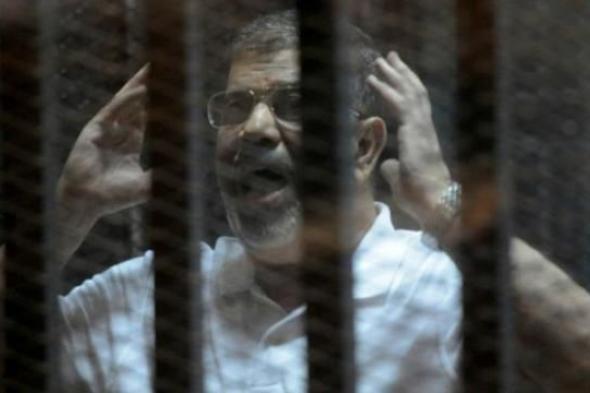 هذه آخر كلمات الرئيس ”مرسي” قبل أن يسقط مغشيا عليه ويتوفى (بيان)