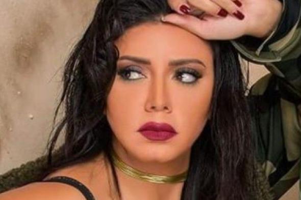 رانيا يوسف تثير الجدل مجددا بسبب "فستان"