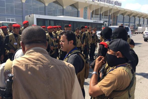 عــــــــاجل : اقتحام مطار عدن الدولي قبل قليل.. وظهور مفاجئ لهذا القائد العسكري بعد طرد المتمردين (صورة)